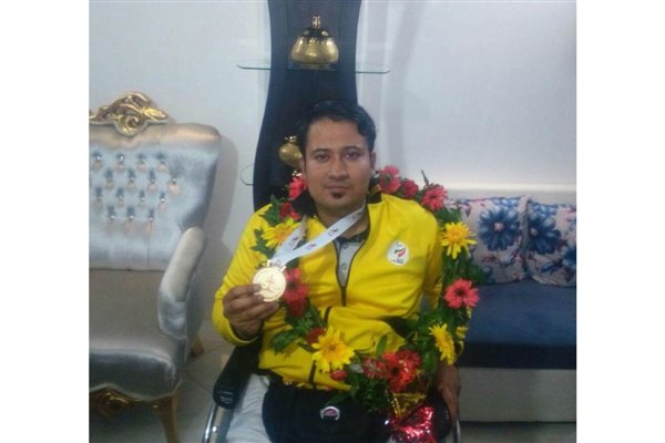 حسین خرسند ورزشکار توان­یاب نشان طلای رقابت­های بین الملی دو و میدانی معلولان فزاع (امارات) را کسب کرد